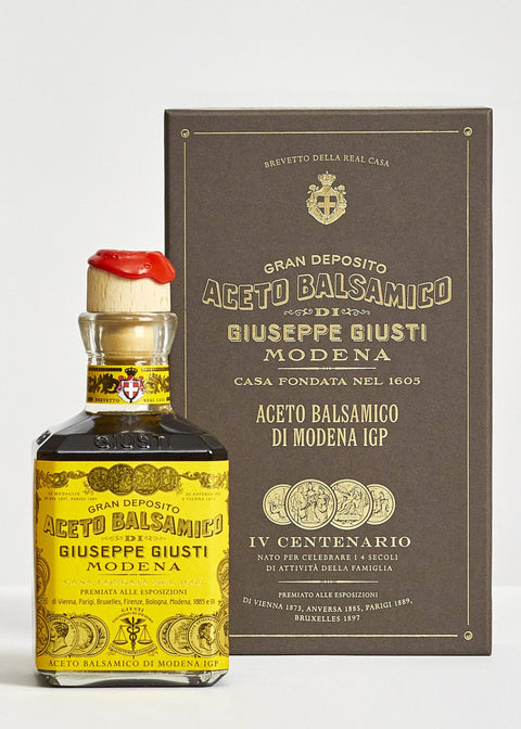 Quarto-Centenario-4-Goldmedaillen-Balsamicoessig-aus-Modena-I-G-P-Acetaia-Giusti-cubica250ml-2
